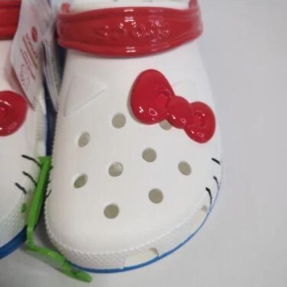 Hello Kitty CROCS!! - Picture 3 of 14